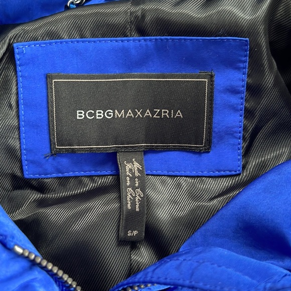 BCBGMaxAzria Raincoat Jacket w/hood - Picture 4 of 12